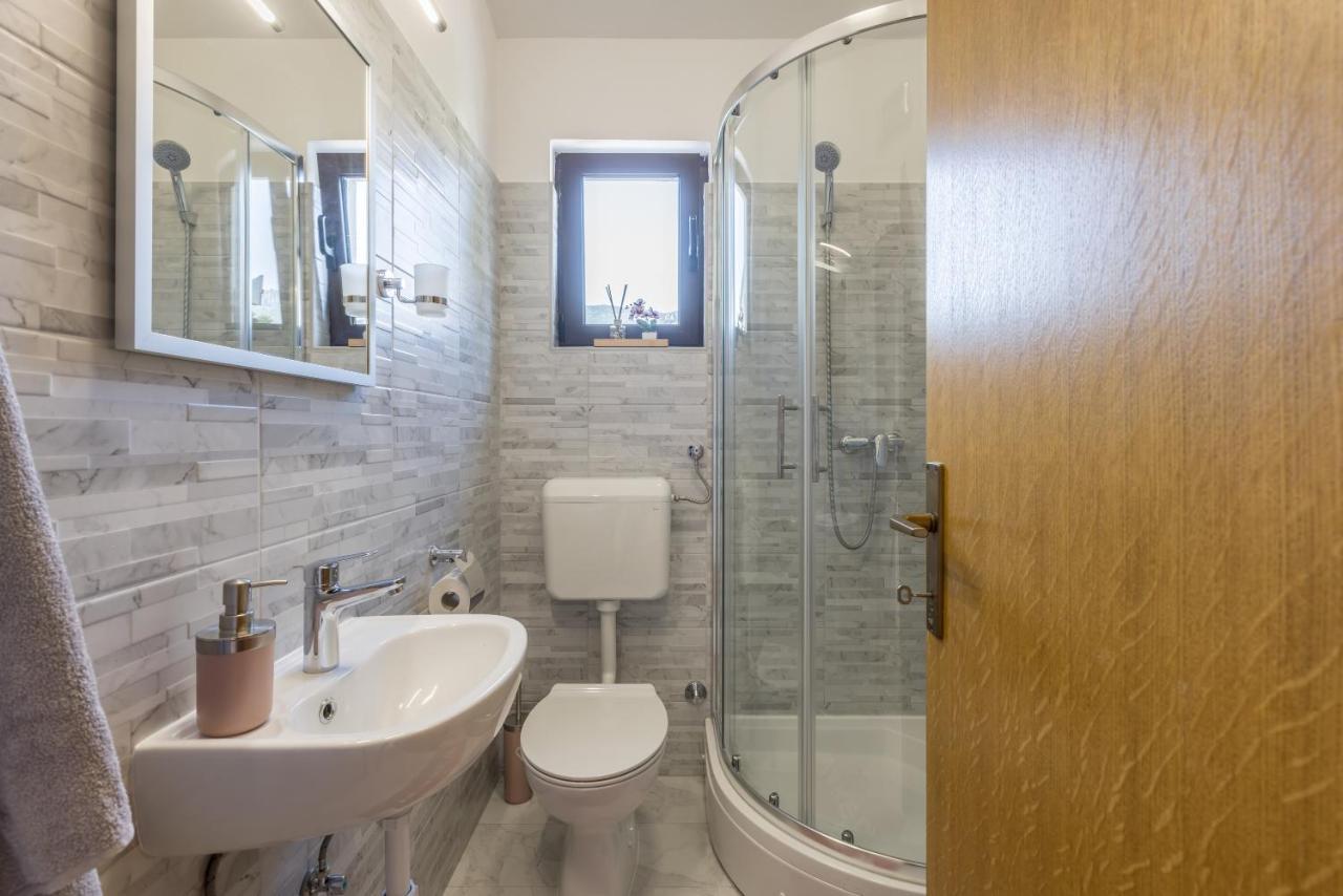 Apartment Lamaro Kaštela Eksteriør billede