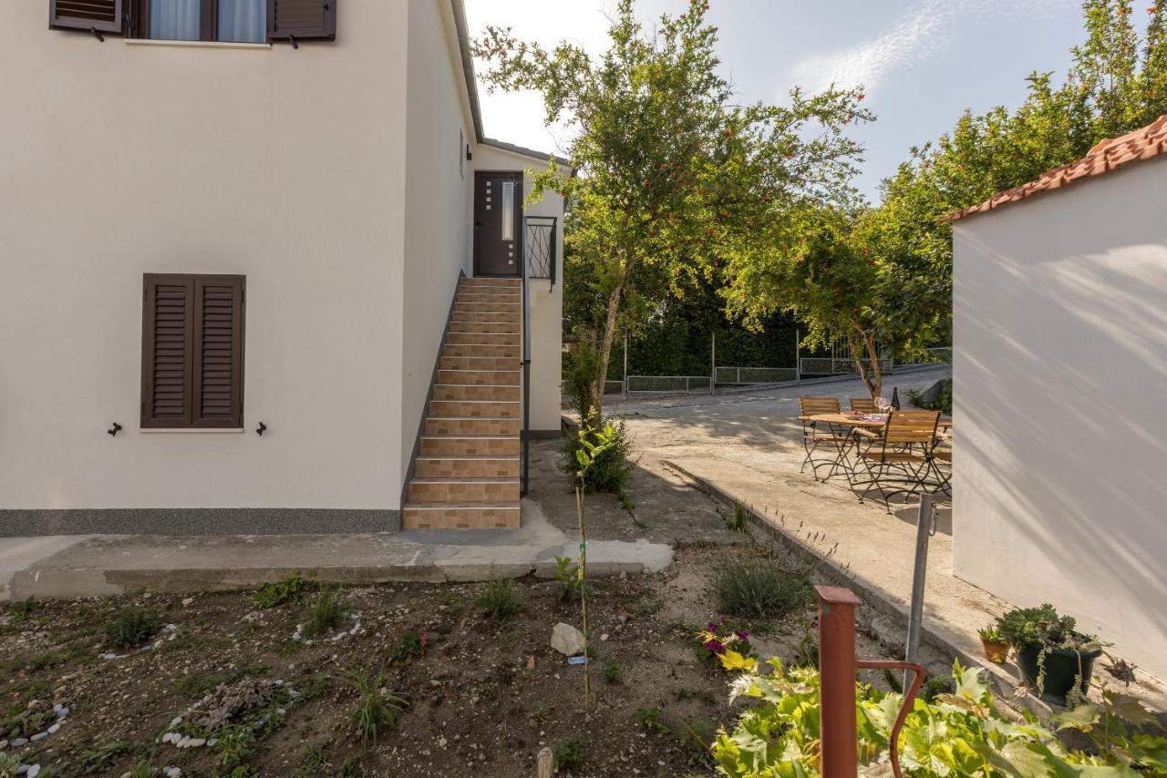 Apartment Lamaro Kaštela Eksteriør billede