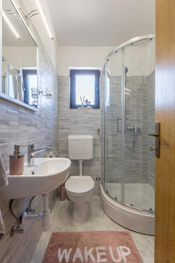 Apartment Lamaro Kaštela Eksteriør billede