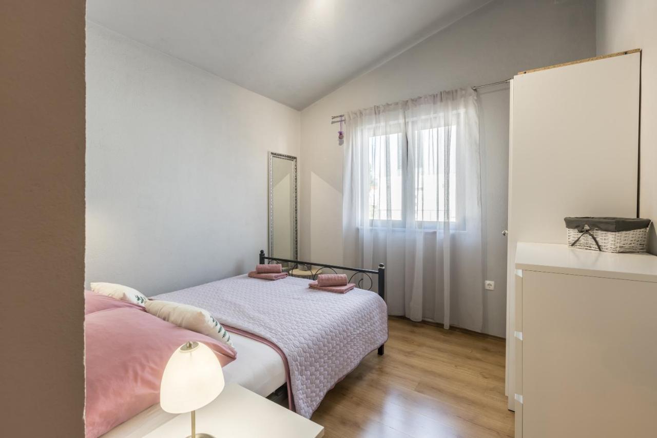 Apartment Lamaro Kaštela Eksteriør billede