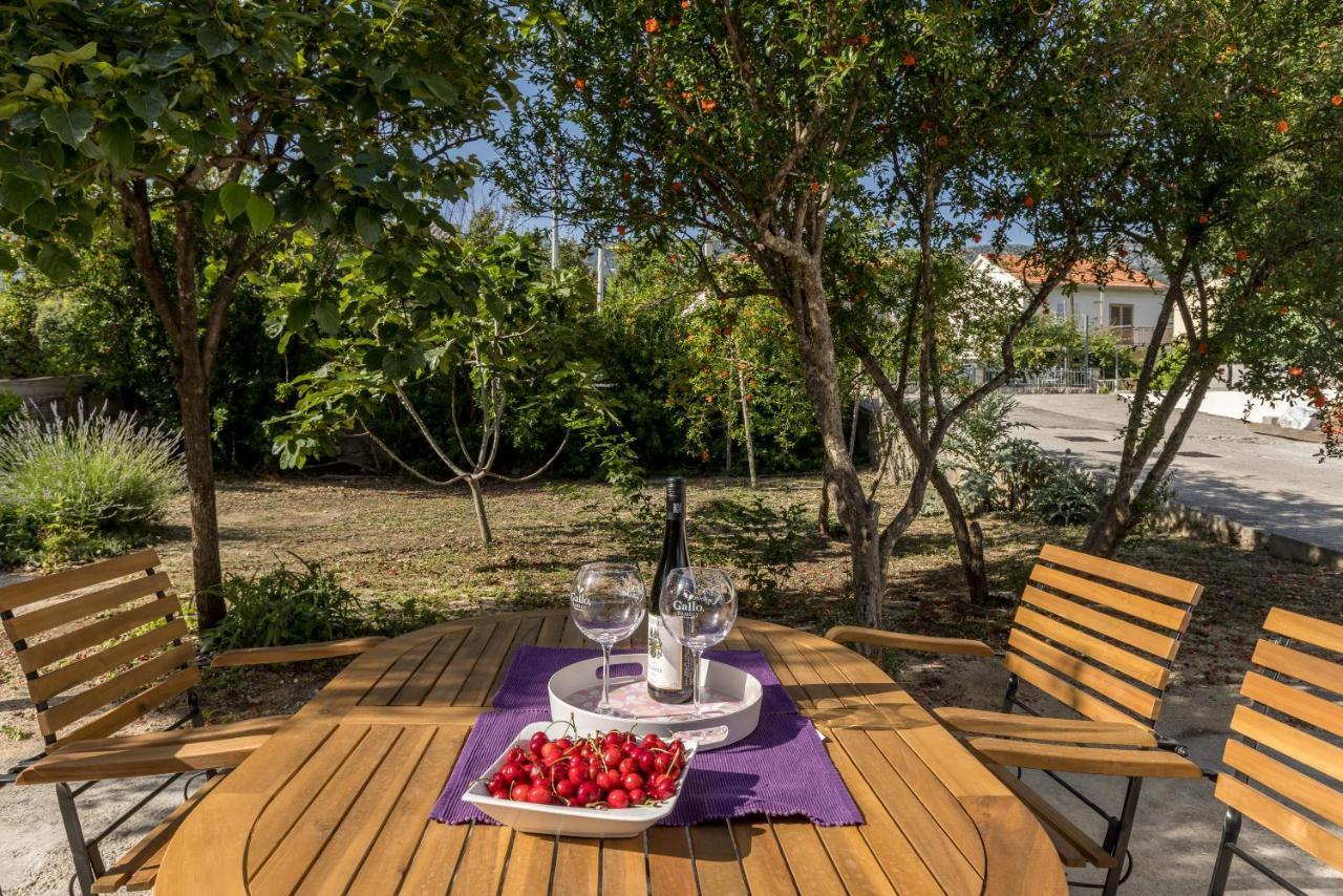 Apartment Lamaro Kaštela Eksteriør billede