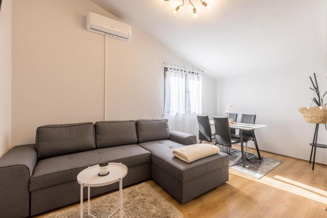 Apartment Lamaro Kaštela Eksteriør billede