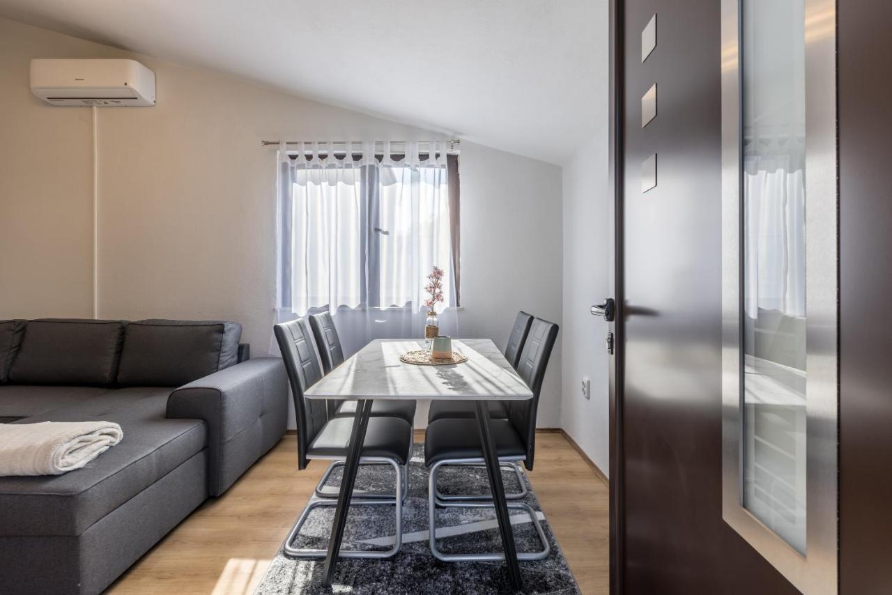 Apartment Lamaro Kaštela Eksteriør billede