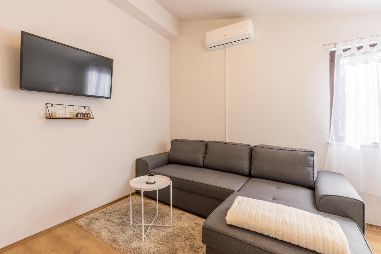 Apartment Lamaro Kaštela Eksteriør billede