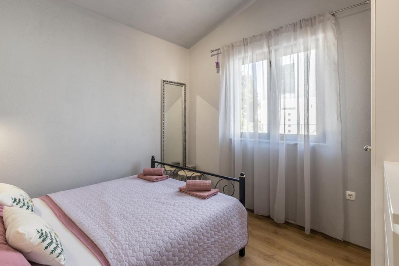 Apartment Lamaro Kaštela Eksteriør billede