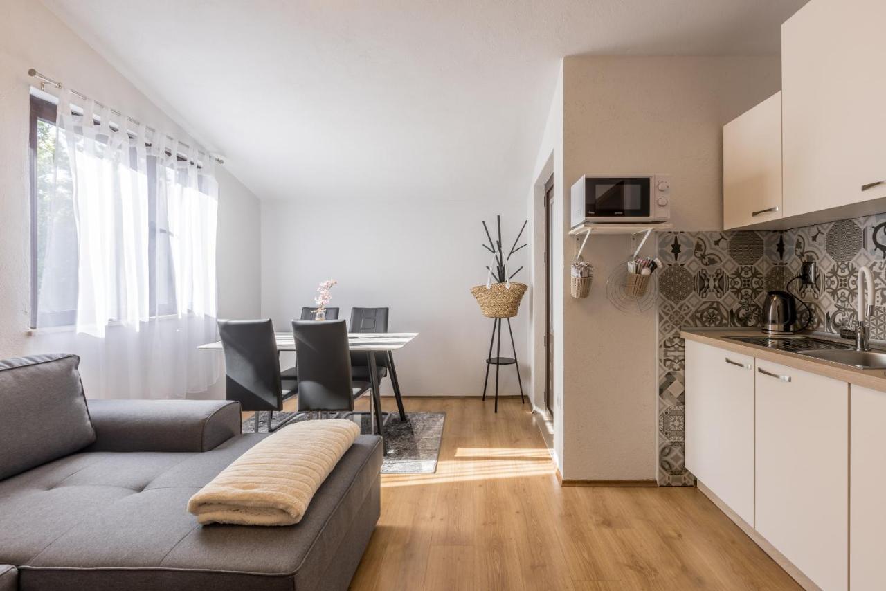 Apartment Lamaro Kaštela Eksteriør billede