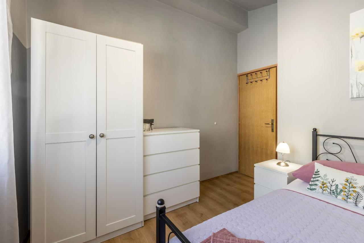 Apartment Lamaro Kaštela Eksteriør billede