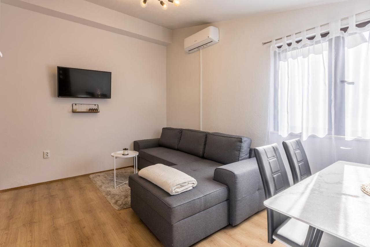 Apartment Lamaro Kaštela Eksteriør billede